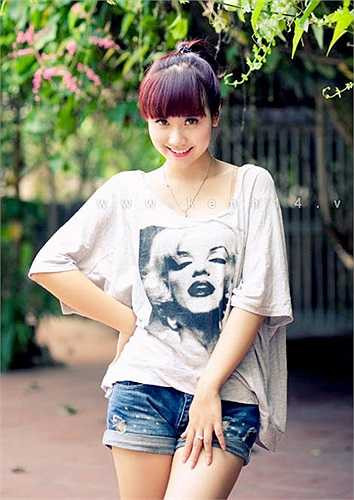 Còn Huyền Lizzie thì đã từng học tại trường THPT Hai Bà Trưng.