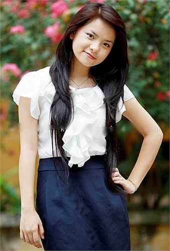 Cô bạn vừa lạ vừa quen này là Thu Trang (em gái của MC Đan Lê) từng là người trong mộng của rất nhiều nam sinh THPT Việt Đức một thời. Hiện giờ, bạn ấy đang du học tại nước ngoài.