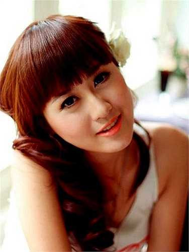 Chân dài Hà Lade từng có những năm cấp 3 đáng nhớ tại trường THPT Nhân Chính. Cô bạn đang bước vào những ngày đầu tiên của cuộc sống sinh viên.