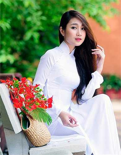 Vẻ đẹp thanh tân của cô gái vừa tròn 18 tuổi