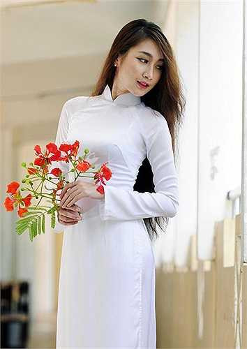 Cô bạn sinh năm 1994 này sở hữu chiều cao 1m63, cân nặng 44 kg và một gương mặt xinh đẹp, dễ thương.