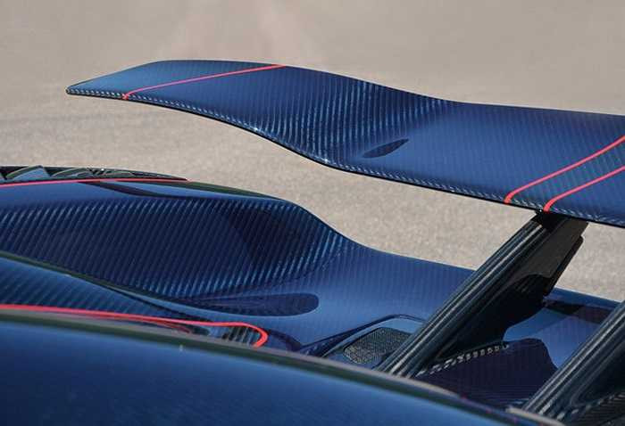 Mức giá của phiên bản đặc biệt này không được tiết lộ, nhưng chiếc Agera R tiêu chuẩn đã có giá tới 1,5 triệu USD.