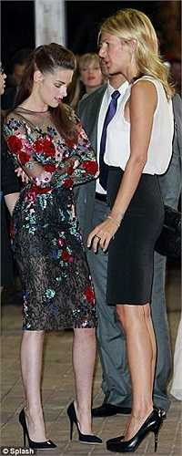 Kristen tham gia với tư cách nữ diễn viên chính của bộ phim On the Road.