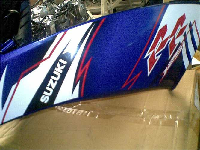 Phần yếm dưới của bửng xe. 