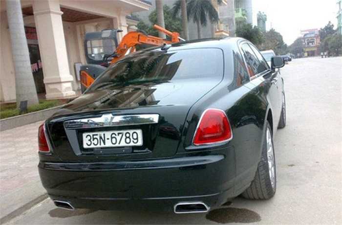 Chiếc Roll-Royce Ghost với biển số xe 6789, với ý nghĩa 'san bằng tất cả'.