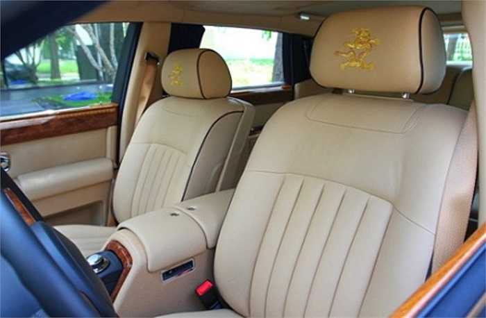 Nội thất Phantom Rồng