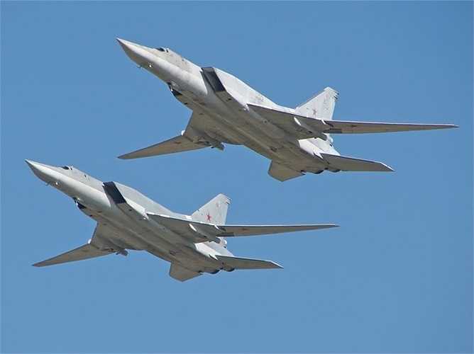 Máy bay ném bom siêu thanh tầm xa Tu-22M3 với khả năng biến hình nhờ thay đổi góc mở của cánh