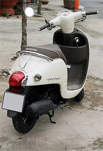 Nhìn từ đằng sau xe