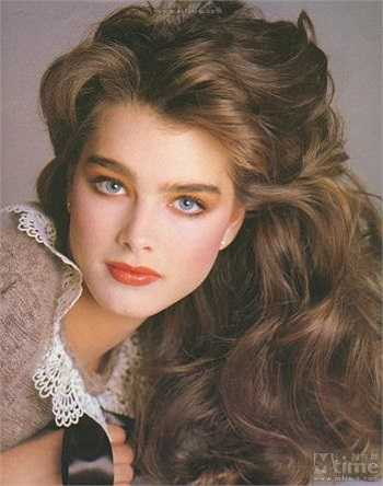  Brooke Shields, vợ cũ của tay vợt Andre Agassi thời trẻ có gương mặt thiên thần.