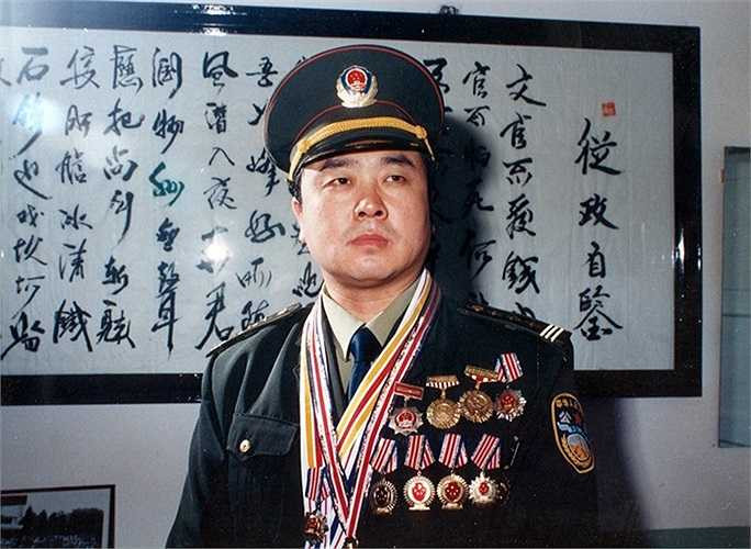 Thời trẻ, Vương Lập Quân từng được tặng nhiều huân, huy chương