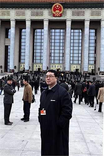 Ảnh lưu niệm của Vương Lập Quân với các đại biểu quốc hội sau khi bế mạc phiên họp ở Bắc Kinh hôm 14/3/2011