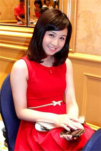 Vi Cầm hiện nay, trong buổi ra mắt đoàn phim Hai phía chân trời. Cùng với Hải Anh, Vi Cầm sẽ có mặt trong Hoa cỏ may 2. (Theo Infonet)