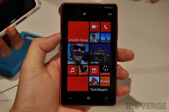 Đêm 5/9 giờ Việt Nam, Nokia và Microsoft tổ chức một sự kiện đặc biệt, công bố Nokia Lumia 920 và Nokia Lumia 820, hai Smartphone Windows Phone 8 (WP8) đầu tiên của Nokia. Đây được coi là đối thủ chính thức của iPhone 5 sắp ra mắt, đồng thời nhắm 