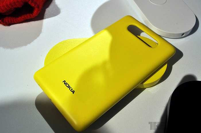 Với việc chạy hệ điều hành Windows Phone 8, giờ đây người dùng có thể đồng bộ hóa nội dung giữa các điện thoại thông minh chạy Windows Phone 8, PC chạy trên Windows 8 và máy tính bảng hoặc Xbox.