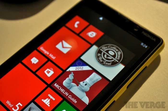 Nokia Lumia 820 là điện thoại thông minh phong cách, tầm trung mang lại hiệu quả hoạt động cao trong một gói sản phẩm nhỏ gọn.