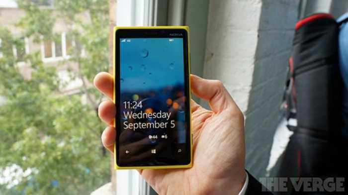 Đúng như dự đoán, chiếc 808PureView là sản phẩm bước đệm để Nokia trang bị công nghệ chụp ảnh PureView lên những chiếc điện thoại cao cấp của mình. Lumia 920 chính là Windows Phone 8 đầu tiên tích hợp công nghệ này. 