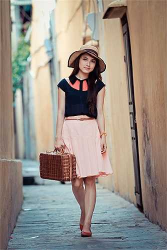Tố Mỹ thích được lang thang trong những con ngõ nhỏ của Hội An
