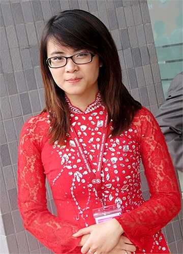 Nữ sinh ĐH Ngoại thương rạng rỡ trong ngày khai giảng năm học mới