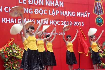 Nữ sinh Ngoại thương cũng nổi tiếng có nhiều tài năng trong giới sinh viên Hà Thành