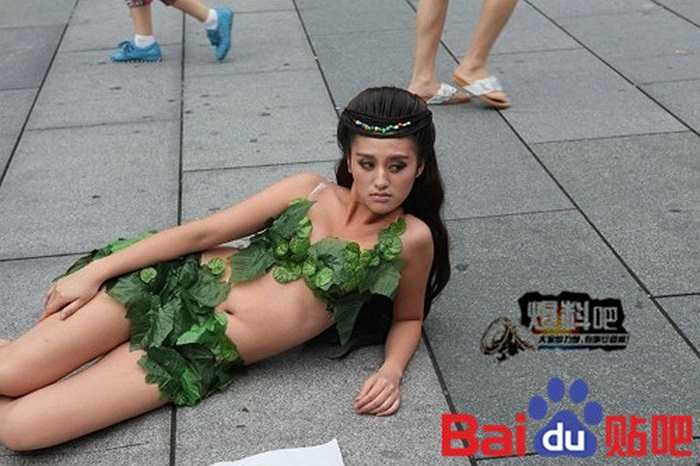 Trang điểm, kiểu tóc, trang phục như thời cổ đại