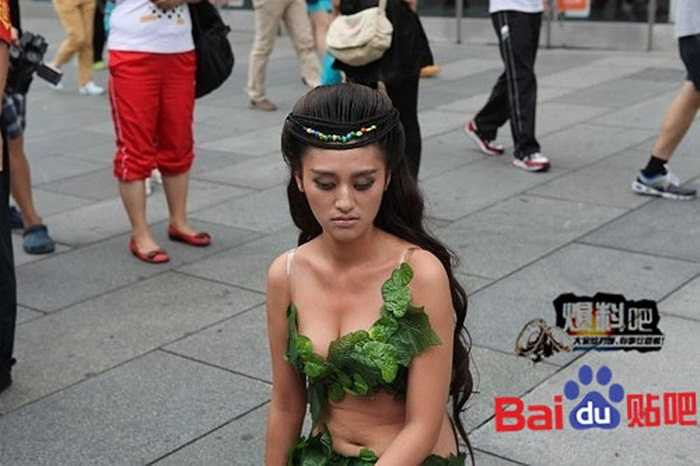 Đôi lúc, mặt của 'Nữ Oa' có vẻ mệt mỏi