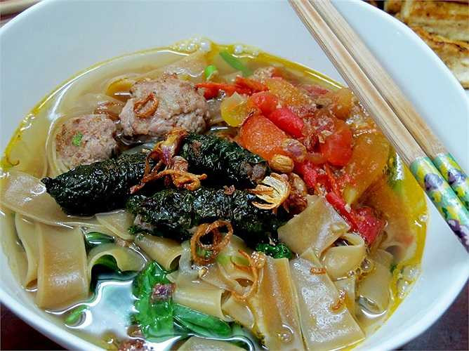 Bánh đa cua Hải Phòng – Đơn vị sở hữu: Thành phố Hải Phòng. Bất cứ ai khi đến Hải Phòng việc nghĩ đầu đến đầu tiên đó là thành phố Cảng rợp trời hoa phượng đỏ và mong muốn được thưởng thức món bánh đa cua.