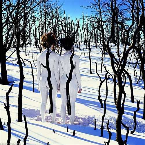 Bức ảnh che dấu nhân vật chính bằng những lớp hóa trang tinh tế của nhiếp ảnh gia Jean-Paul Bourdier