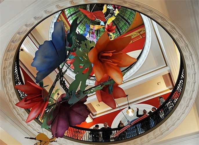 Tác phẩm nghệ thuật ấn tượng trên nóc Tòa nhà Queen Victoria ở trung tâm thành phố Sydney, Australia.