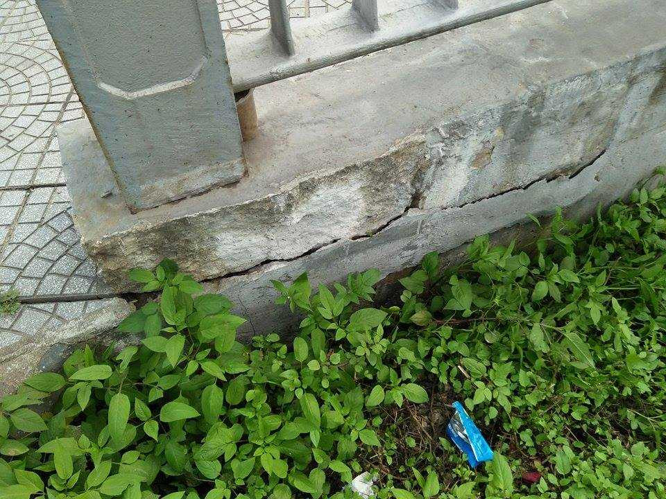 Tại một số vị trí khác thuộc phía Bắc cầu Dã Viên cũng xuất hiện những vết nứt lạ.