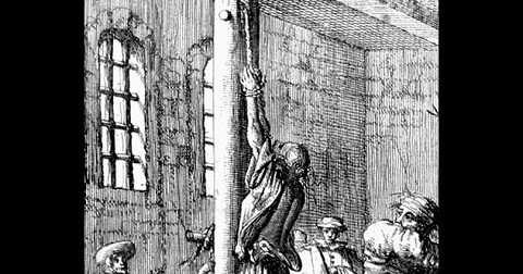Đây là một hình phạt từ thời Thời vua Henry VIII cai trị ở nước Anh, được dùng để trừng phạt ai dám làm trái với luật lệ. 