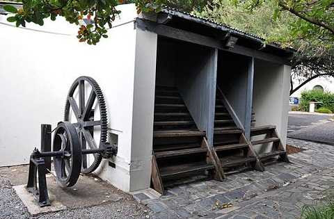 Mỗi tù nhân bắt buộc phải chạy trên đó 8 tiếng 1 ngày như là một hình phạt nhớ đời để khi ra tù người đó không tái phạm nữa.