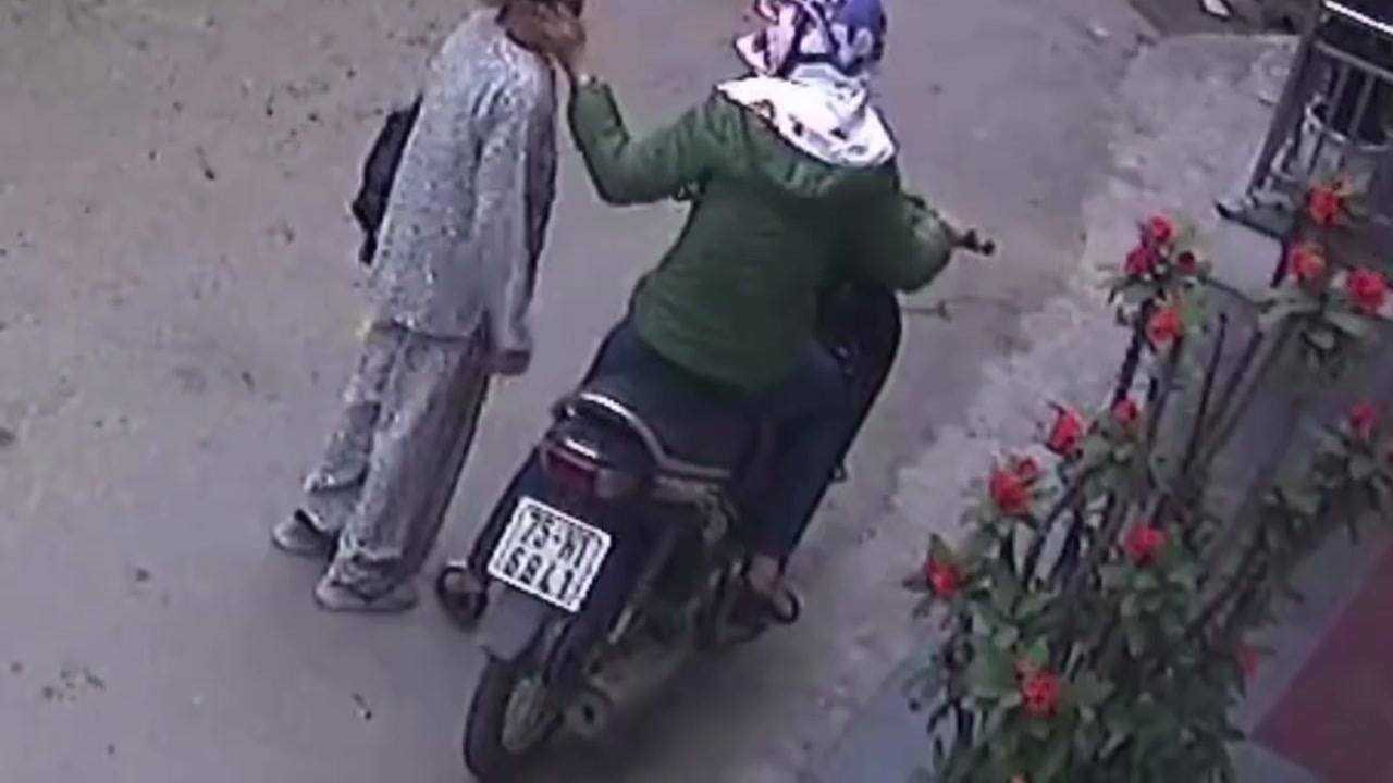 Người phụ nữ bịt bặt lấy tài sản của cụ Chiện được xác định là Lê Thị Thu Thanh.