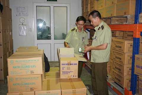 Ngày 17.6, tổ công tác của Ban Chỉ đạo 389 (Ban Chỉ đạo quốc gia chống buôn lậu, gian lận thương mại và hàng giả) đã tiến hành kiểm tra Cty Hoá dược Việt Nam. Việc kiểm tra này bắt nguồn từ việc cơ quan chức năng phát hiện nhiều mẫu thực phẩm chức năng do Cty CP Kingphar Việt Nam được sản xuất tại Cty Hoá dược Việt Nam không đạt các tiêu chuẩn theo quy định.