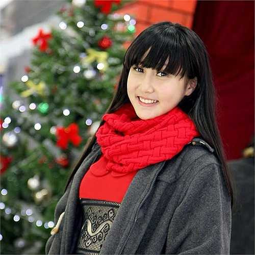 Vũ Giang Thanh, cô gái xinh xắn đa tài hiện đang là học sinh lớp 10A9 trường THPT Hoàng Hoa Thám.