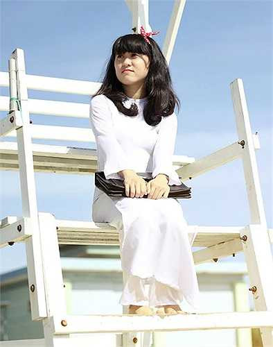 Là học sinh mới của trường, Nguyễn Thị Kim Phượng luôn thấy hãnh diện khi đúng dịp được dự lễ kỉ niệm 50 năm thành lập trường.