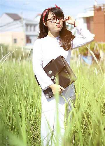 Tinh nghịch, nhí nhảnh và một đôi mắt biết nói, đó là những gì có thể nhận thấy ở cô học trò lớp 10/2, Kim Phượng.