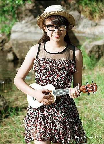 Cô học trò Lê Thị Thu Thảo, lớp 11A6 gây ấn tượng với người đối diện bởi một nụ cười rất tươi, mái tóc dài và sự duyên dáng.