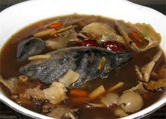 Món rùa hầm bong bóng cá hoặc canh thịt rùa còn có công hiệu vừa kích thích vừa cung cấp đủ các loại chất cần thiết cho việc sinh tinh.