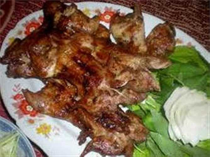 Khi chế biến thịt rùa, cần làm tăng độ nhiệt (như om, rang…) hoặc thêm gia vị như gừng, hạt tiêu để giảm bớt tính hàn. Khi mổ rùa, không để mật bị vỡ dây vào thịt. 