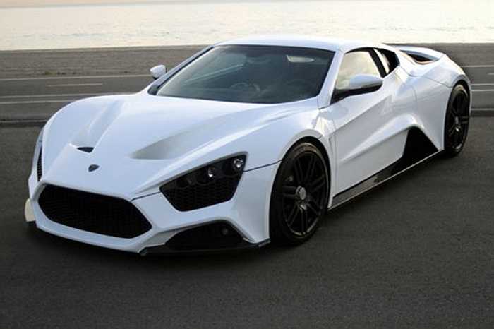 Zenvo ST1 là một trong những mẫu siêu xe hiếm và đắt nhất thế giới, chỉ có 15 chiếc được sản xuất. Siêu xe của hãng xe Đan Mạch trang bị động cơ V8 dung tích 7 lít, siêu nạp hoặc tăng áp turbin với công suất 1.104 mã lực, mô-men xoắn cực đại 1.420 Nm và hộp số tay 6 cấp. Đặc biệt, động cơ của Zenvo ST1 thuộc loại 'lai', dùng cả nhiên liệu thường hoặc nhiên liệu sinh học E85 bio-ethanol.