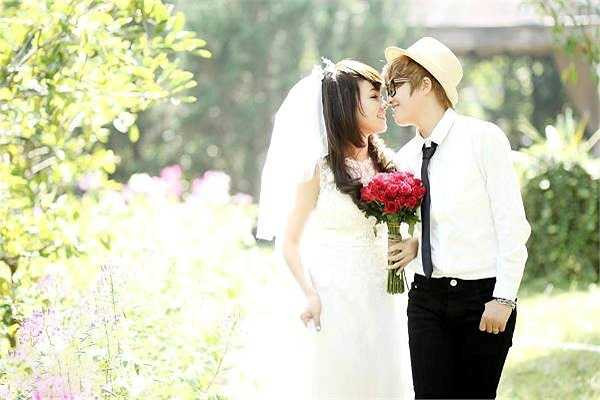 Gia đình Yubin chấp nhận xu hướng tình cảm và cách sống của con trong khi gia đình bạn gái lại khá khắt khe trong chuyện này. Vì thế, ngoài tình yêu đẹp, cả hai chưa thể nghĩ đến điều gì xa hơn ở hiện tại.