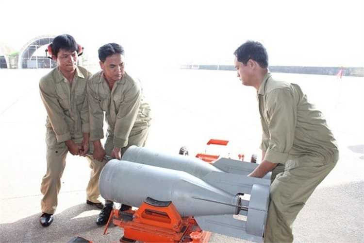 Bom thông thường.