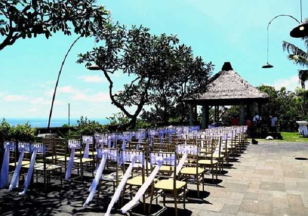 Lễ cưới của Dương Mịch - Lưu Khải Uy được tổ chức tại đảo Bali, Indonesia.