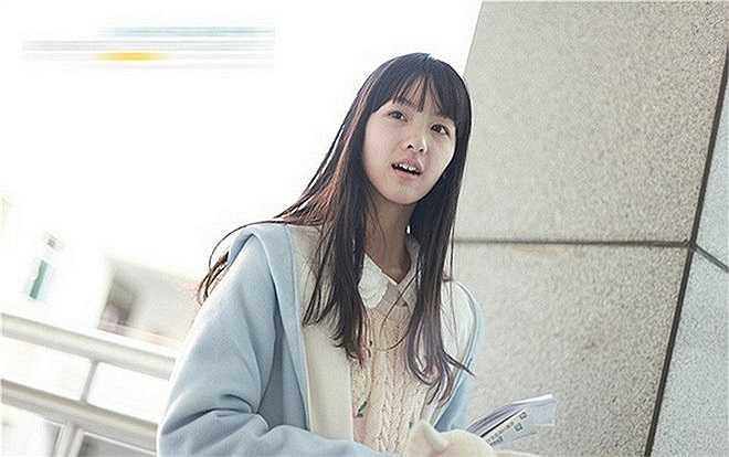 Nhìn nhan sắc trong sáng, thánh thiện của Trần Đô Linh, nhiều người không khỏi ngạc nhiên khi biết cô bạn này đang là sinh viên chuyên ngành cơ khí điện thuộc trường ĐH Hàng không và Vũ trụ Nam Kinh.