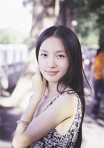 Mái tóc dài chấm eo là điểm cuốn hút đặc biệt của 'nữ thần IT'.