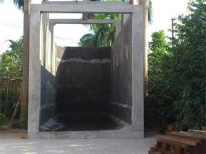 Bể nước thử nghiệm trước khi cho tàu vào. 