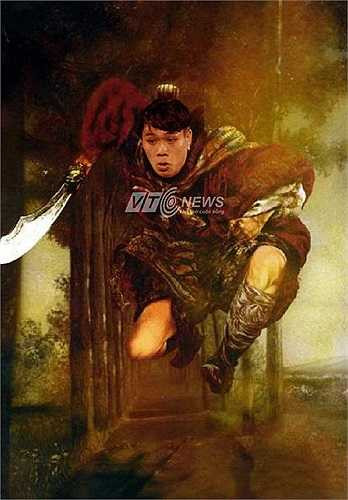 Tiền vệ cánh trái Đức Huy thì trông rất giống Thiên Tốc Tinh - Thần Hành Thái Bảo Đới Tung.