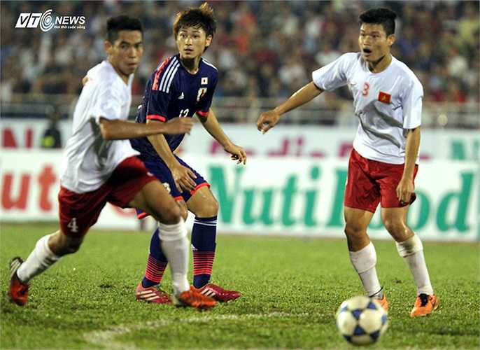 U19 Nhật Bản đánh phủ đầu khiến U19 Việt Nam choáng váng ngay sau tiếng còi khai cuộc.