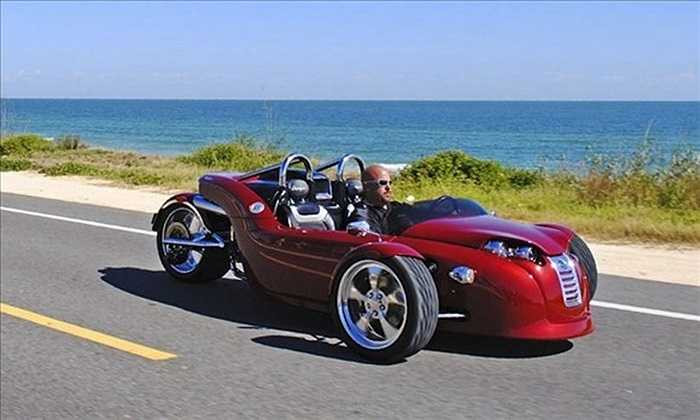 Campagna V13R: Chiếc V13R của Campagna là một chiếc xe ba bánh, hai chỗ và có giá lên đến 57.849 USD. Chiếc xe có phong cách giống một chiếc xe mui trần tí hon cổ điển. Tuy nhiên nếu nhìn ở nhiều góc độ khác thì trông chiếc xe không khác một chiếc sidecar được trang bị động cơ V-twin của Harley-Davidson.