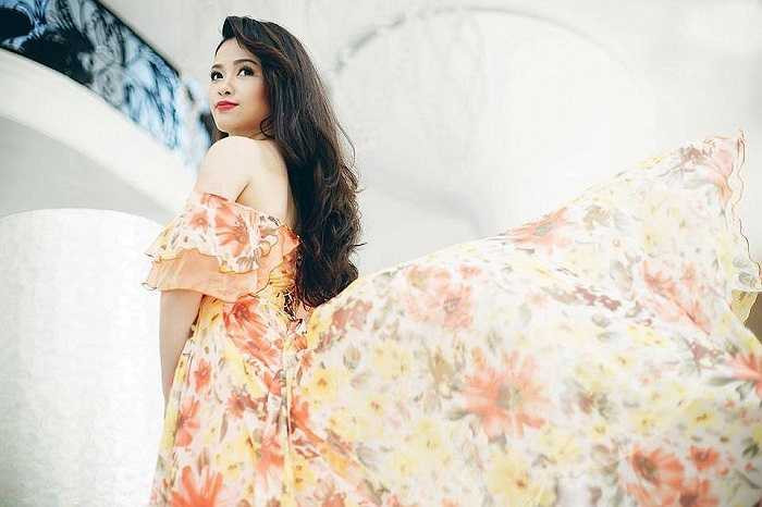 Dương Hoàng Yến xinh đẹp.